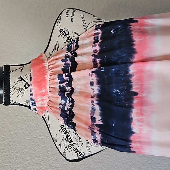 Halston - Striped Flowy Lava Blossom Halter Blouse - Picture 3 of 11